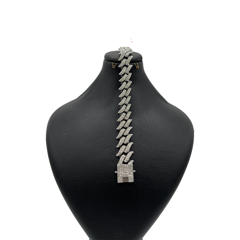 دستبند فول نگین ضربدری نقره ای