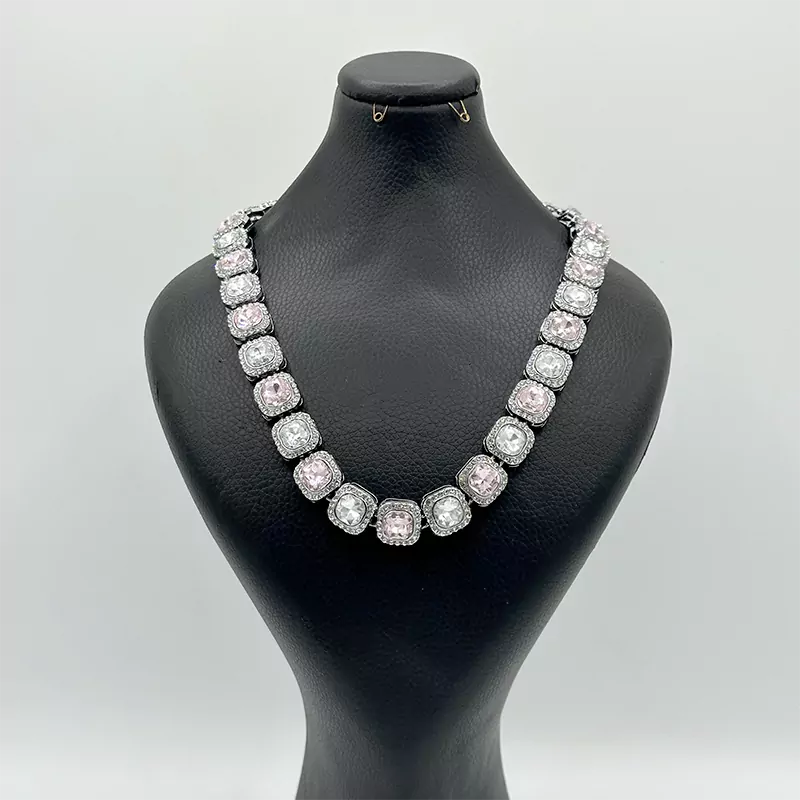 گردنبند چِین تنیسی رنگ صورتی سفید