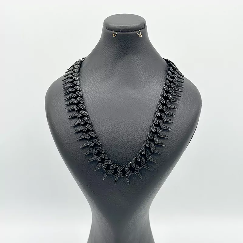 گردنبند چِین تیغ تیغی رنگ مشکی