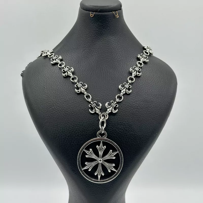 گردنبند کروم هارتز کد 10 Chrome Hearts