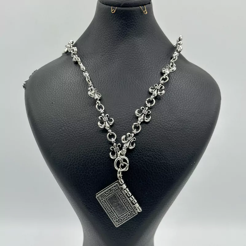 گردنبند کروم هارتز کد 11 Chrome Hearts