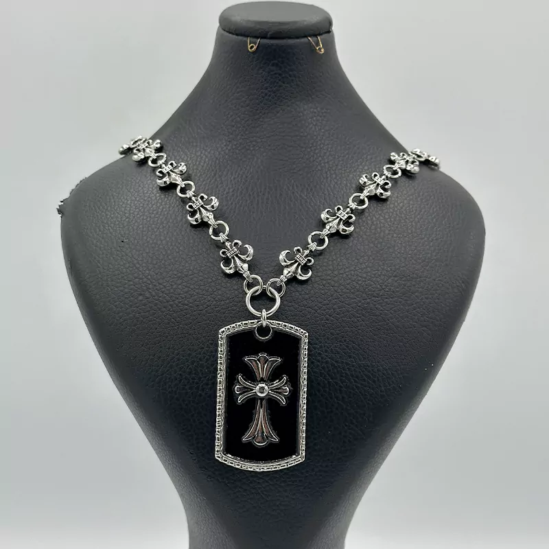 گردنبند کروم هارتز کد 13 Chrome Hearts