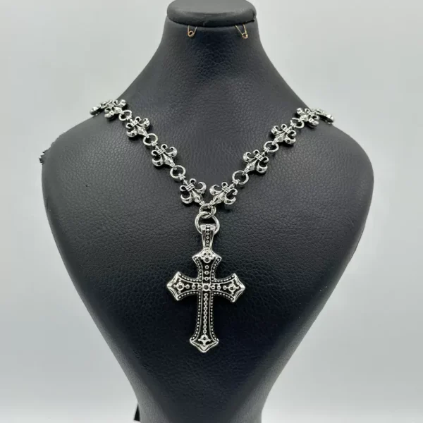 گردنبند کروم هارتز کد 16 Chrome Hearts