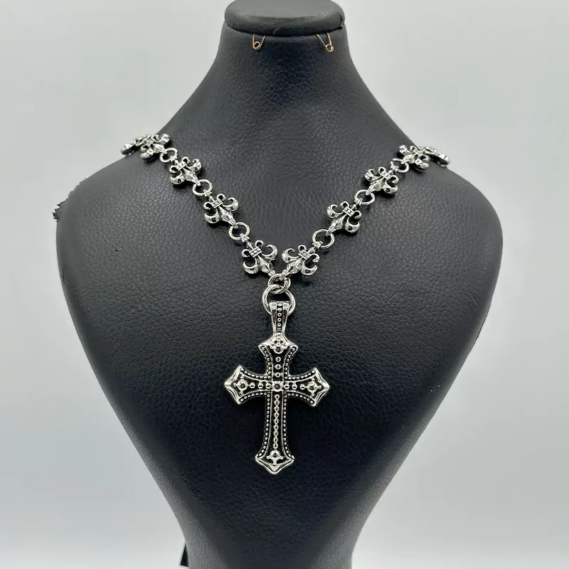 گردنبند کروم هارتز کد 16 Chrome Hearts