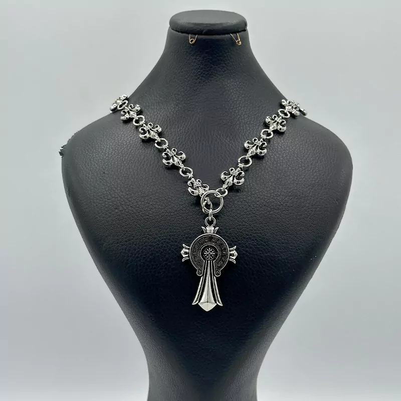 گردنبند کروم هارتز کد 17 Chrome Hearts