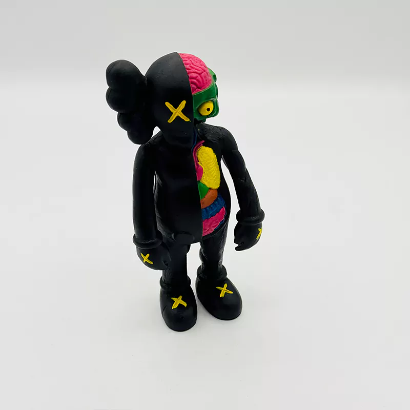 فیگور مجسمه کاوز Kaws